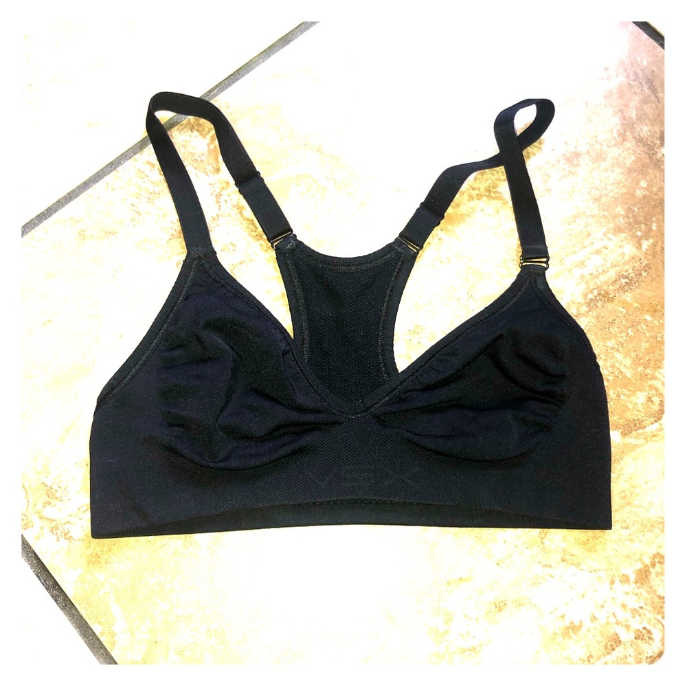 Sexy cut sports bra mesh back